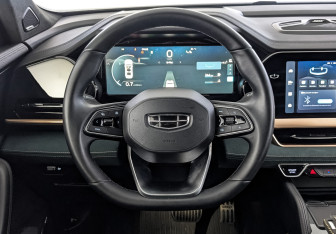 Подержанный автомобиль Geely Monjaro 2023 года (22 фото)