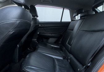 Подержанный автомобиль Subaru XV 2012 года (11 фото)