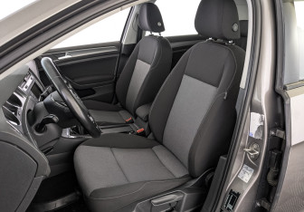 Подержанный автомобиль Volkswagen Golf Hatchback 2013 года (20 фото)