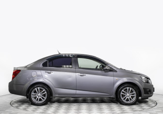 Подержанный автомобиль Chevrolet Aveo Sedan 2012 года (4 фото)