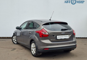 Подержанный автомобиль Ford Focus Hatchback 2011 года (7 фото)