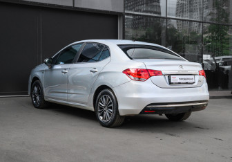 Подержанный автомобиль Citroen C4 Sedan 2014 года (6 фото)