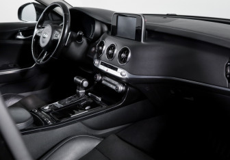 Подержанный автомобиль Kia Stinger 2018 года (9 фото)