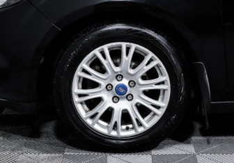 Подержанный автомобиль Ford Focus Hatchback 2012 года (9 фото)