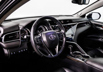 Подержанный автомобиль Toyota Camry Sedan 2020 года (12 фото)