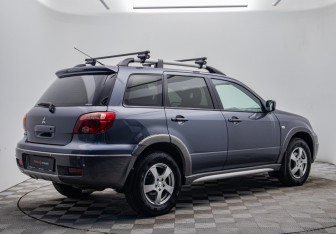 Подержанный автомобиль Mitsubishi Outlander 2006 года (5 фото)