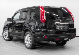 Подержанный автомобиль Nissan X-Trail 2013 года (7 фото)