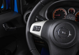 Подержанный автомобиль Opel Corsa 2007 года (12 фото)