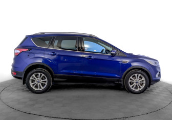 Подержанный автомобиль Ford Kuga 2017 года (4 фото)