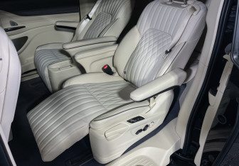 Подержанный автомобиль Voyah Dream 2022 года (13 фото)