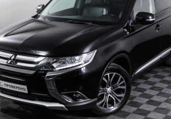 Подержанный автомобиль Mitsubishi Outlander 2015 года (23 фото)