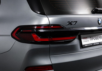 Подержанный автомобиль BMW X7 2023 года (17 фото)