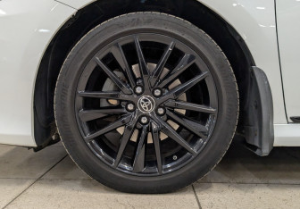 Подержанный автомобиль Toyota Camry Sedan 2021 года (12 фото)