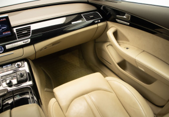 Подержанный автомобиль Audi A8 2016 года (22 фото)