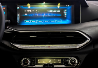 Новый FAW Bestune T77 2024 (11 фото)