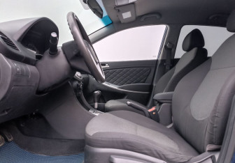 Подержанный автомобиль Hyundai Solaris Hatchback 2013 года (10 фото)