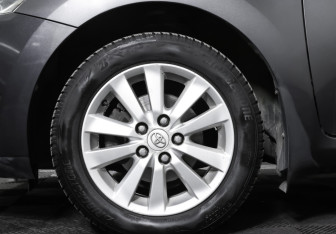 Подержанный автомобиль Toyota Auris Hatchback 2007 года (24 фото)