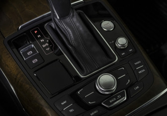 Подержанный автомобиль Audi A6 Sedan 2015 года (15 фото)