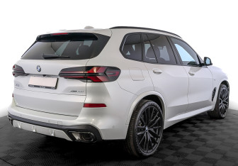 Новый BMW X5 2025 (2 фото)