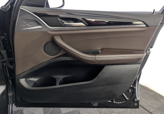 Подержанный автомобиль BMW X4 2022 года (25 фото)