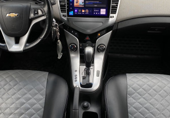 Подержанный автомобиль Chevrolet Cruze Hatchback 2012 года (13 фото)