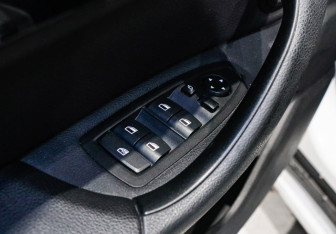 Подержанный автомобиль BMW X1 2016 года (14 фото)