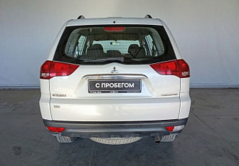 Подержанный автомобиль Mitsubishi Pajero Sport 2014 года (5 фото)