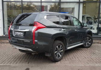 Подержанный автомобиль Mitsubishi Pajero Sport 2019 года (8 фото)