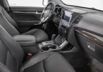 Подержанный автомобиль Kia Sorento 2011 года (9 фото)