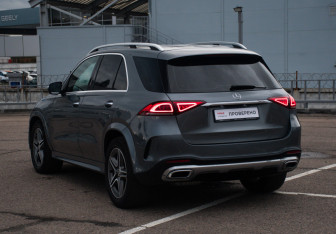 Подержанный автомобиль Mercedes-Benz GLE 2020 года (7 фото)