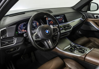 Подержанный автомобиль BMW X5 2021 года (10 фото)