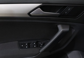 Подержанный автомобиль Volkswagen Tiguan 2019 года (11 фото)