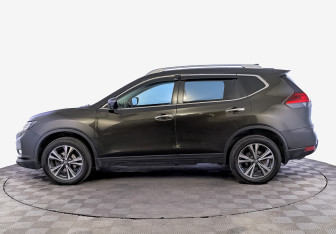 Подержанный автомобиль Nissan X-Trail 2019 года (8 фото)