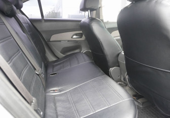 Подержанный автомобиль Chevrolet Cruze Sedan 2010 года (9 фото)