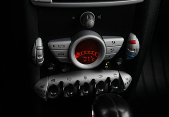 Подержанный автомобиль MINI Hatch 2009 года (13 фото)