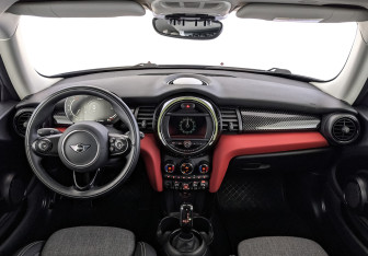 Подержанный автомобиль MINI Hatch 2020 года (14 фото)