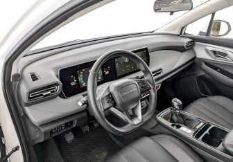 Подержанный автомобиль BAIC U5 Plus 2024 года (16 фото)