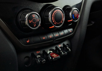 Подержанный автомобиль MINI Countryman 2019 года (16 фото)