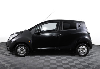 Подержанный автомобиль Chevrolet Spark 2011 года (8 фото)