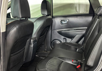 Подержанный автомобиль Nissan Qashqai 2012 года (10 фото)