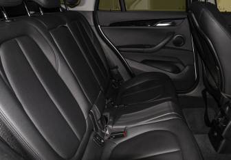 Подержанный автомобиль BMW X1 2016 года (15 фото)