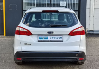 Подержанный автомобиль Ford Focus Wagon 2013 года (6 фото)