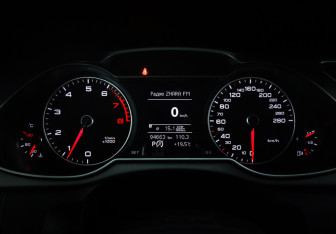 Подержанный автомобиль Audi A4 Sedan 2014 года (16 фото)
