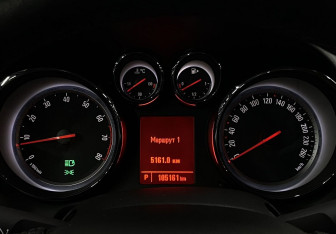 Подержанный автомобиль Opel Astra Sedan 2013 года (22 фото)