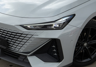 Подержанный автомобиль Changan UNI-V 2023 года (24 фото)