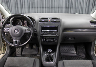 Подержанный автомобиль Volkswagen Golf Hatchback 2012 года (12 фото)