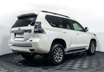 Подержанный автомобиль Toyota Land Cruiser Prado 2017 года (5 фото)