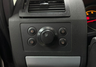 Подержанный автомобиль Opel Zafira Compactvan 2007 года (16 фото)