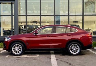 Подержанный автомобиль BMW X4 2018 года (8 фото)