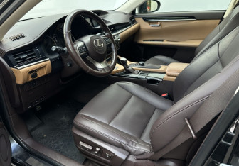 Подержанный автомобиль Lexus ES 2018 года (9 фото)
